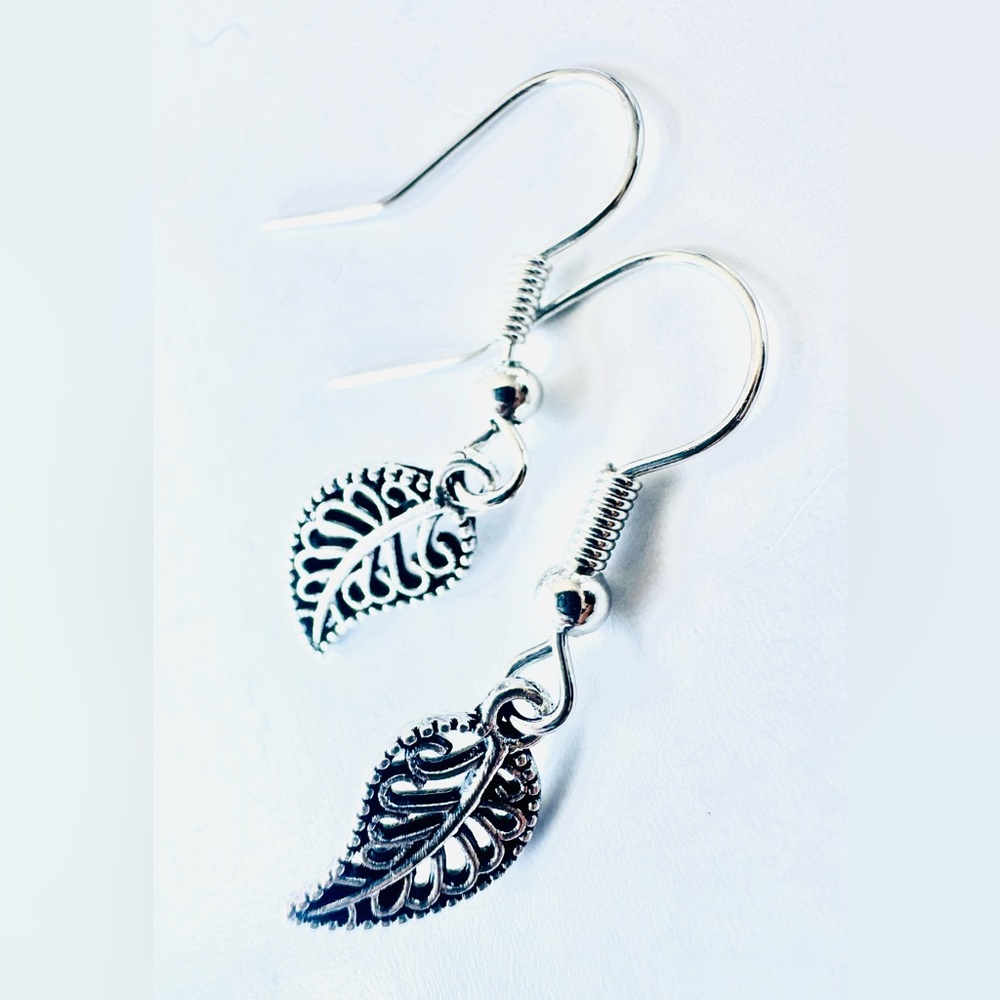 Exquisitely detailed silver leaf earrings